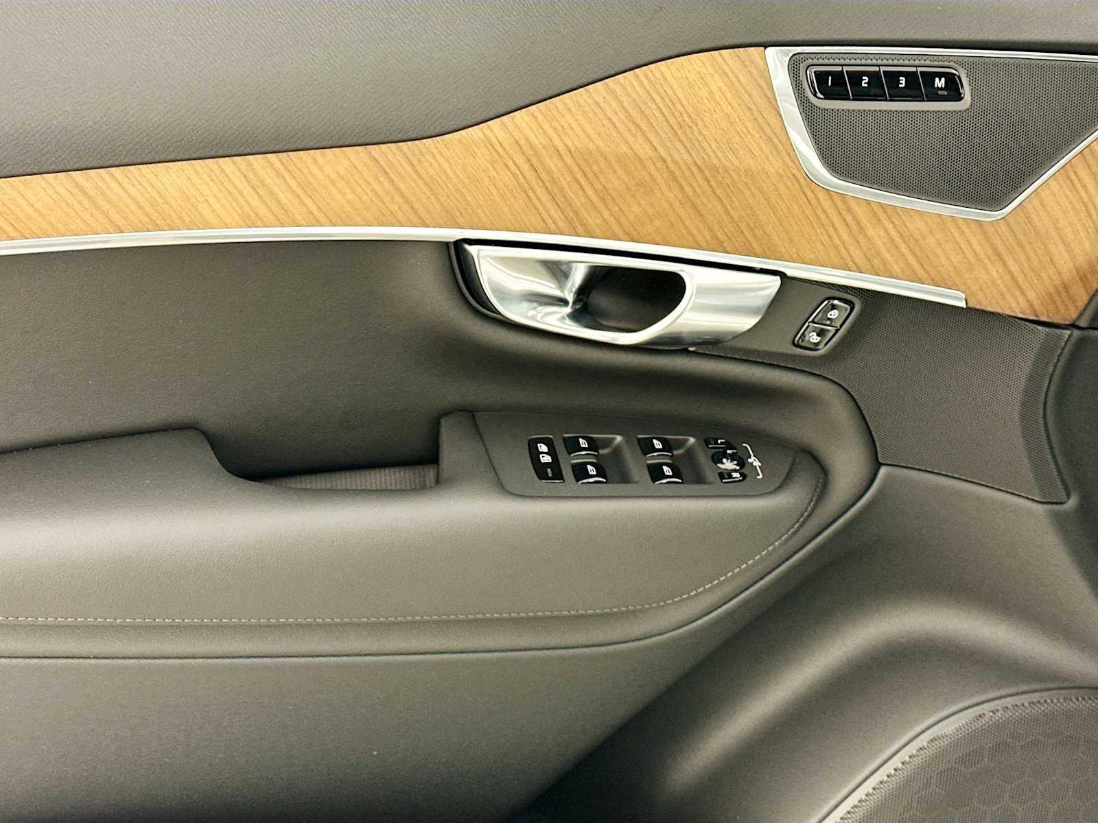 Used 2025 Volvo XC90 B6 Plus w/ Protection Package Premier image 14