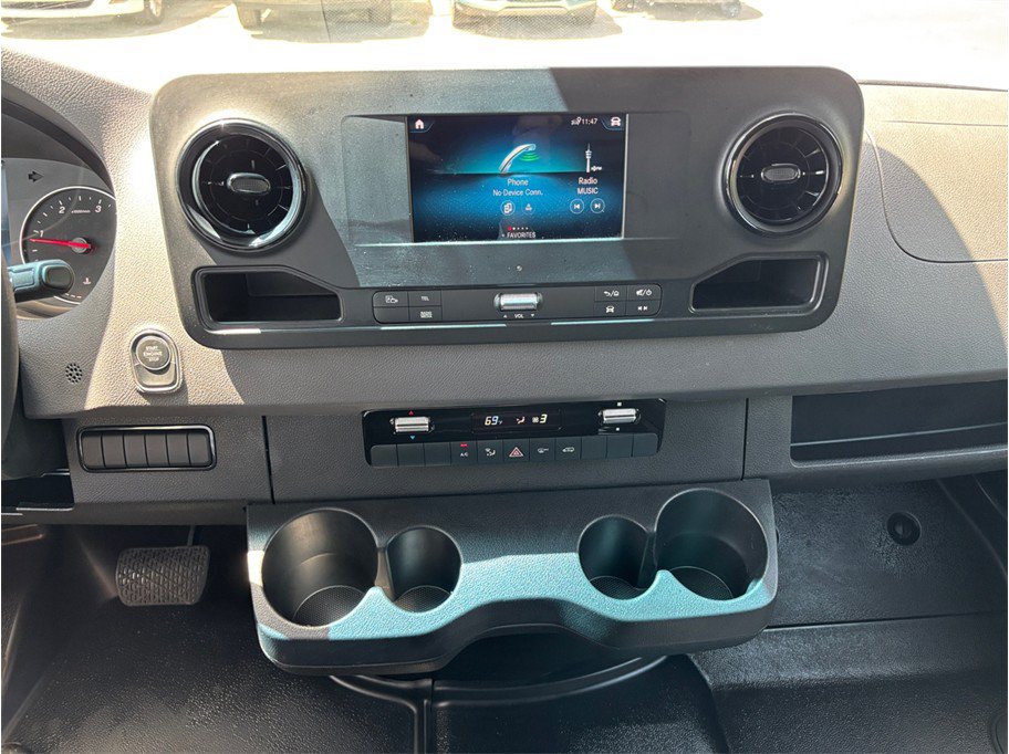 Used 2024 Mercedes-Benz Sprinter 2500 image 11