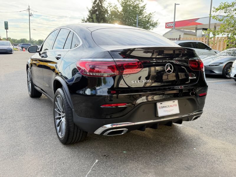 Used 2020 Mercedes-Benz GLC 300 4MATIC Coupe image 8