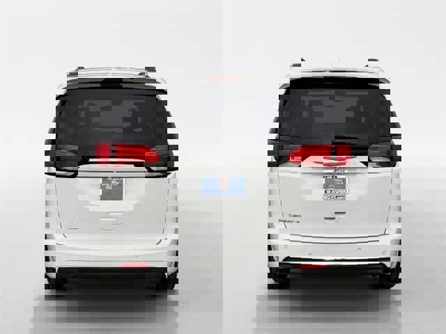 Used 2017 Chrysler Pacifica Limited w/ UConnect Theater Package image 4