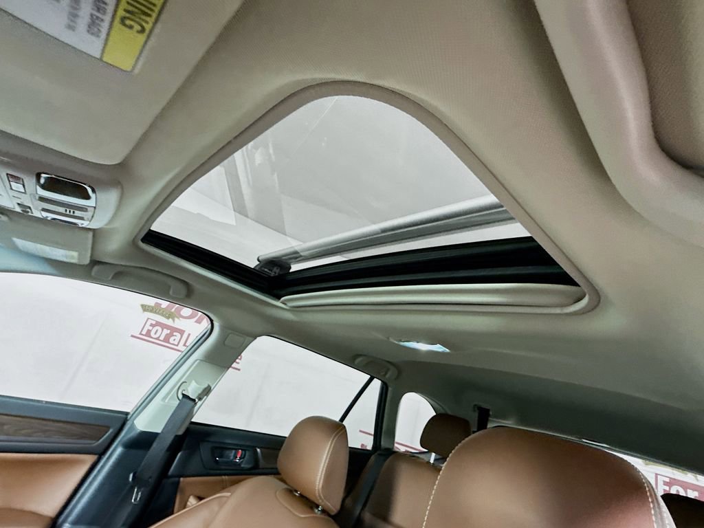 Used 2019 Subaru Outback 3.6R Touring AWD/4WD image 11