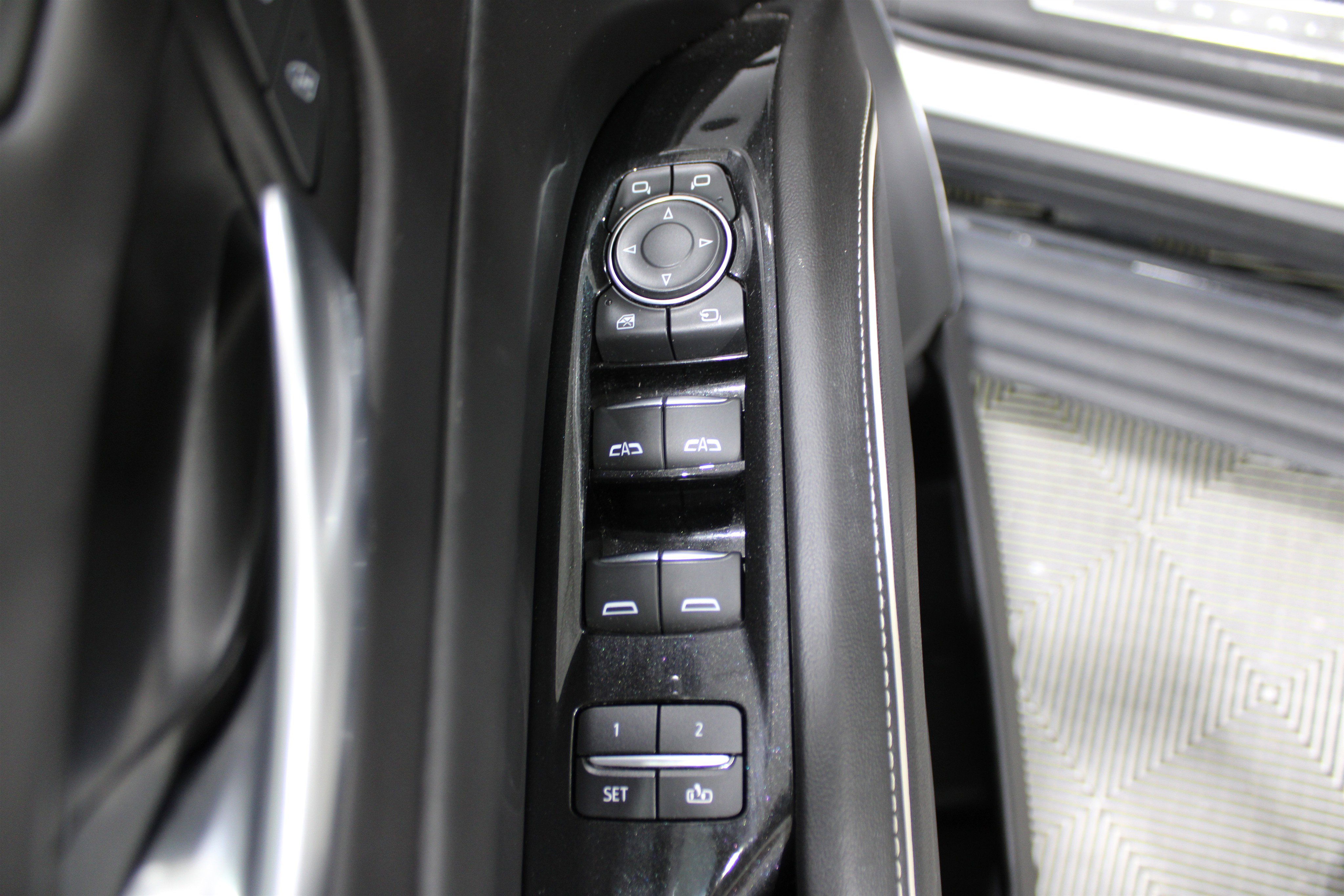 Certified 2024 Cadillac Escalade ESV Sport Platinum image 7