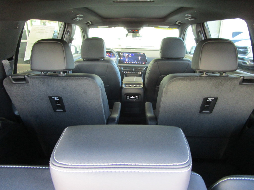New 2027 Chevrolet Traverse LT w/ Sun and Wheel Package FWD image 13