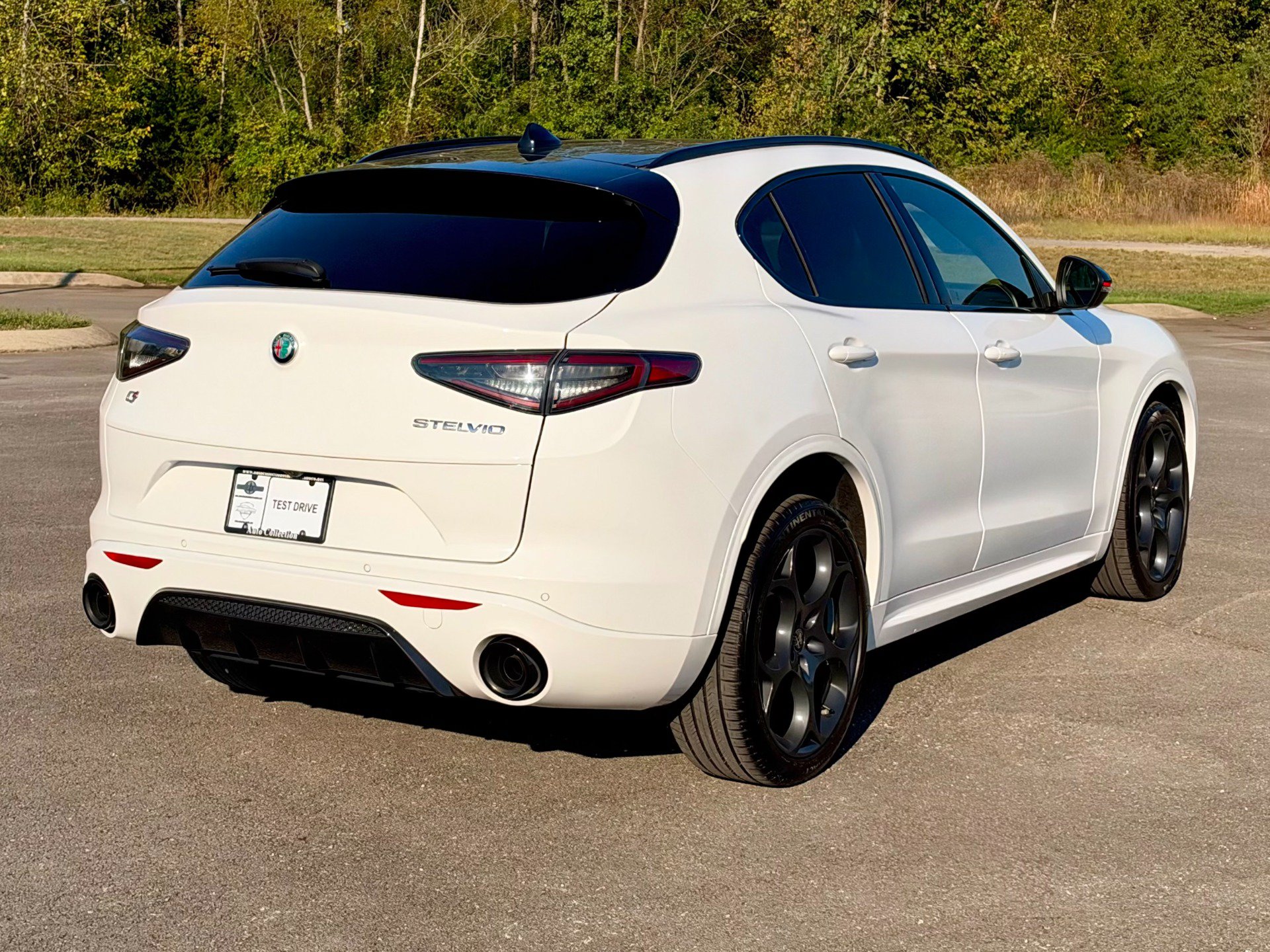 Used 2025 Alfa Romeo Stelvio Tributo Italiano w/ Driving Assist Package AWD/4WD image 3