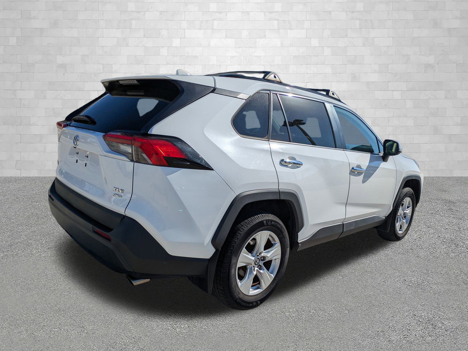Used 2019 Toyota RAV4 XLE w/ Convenience Package image 2