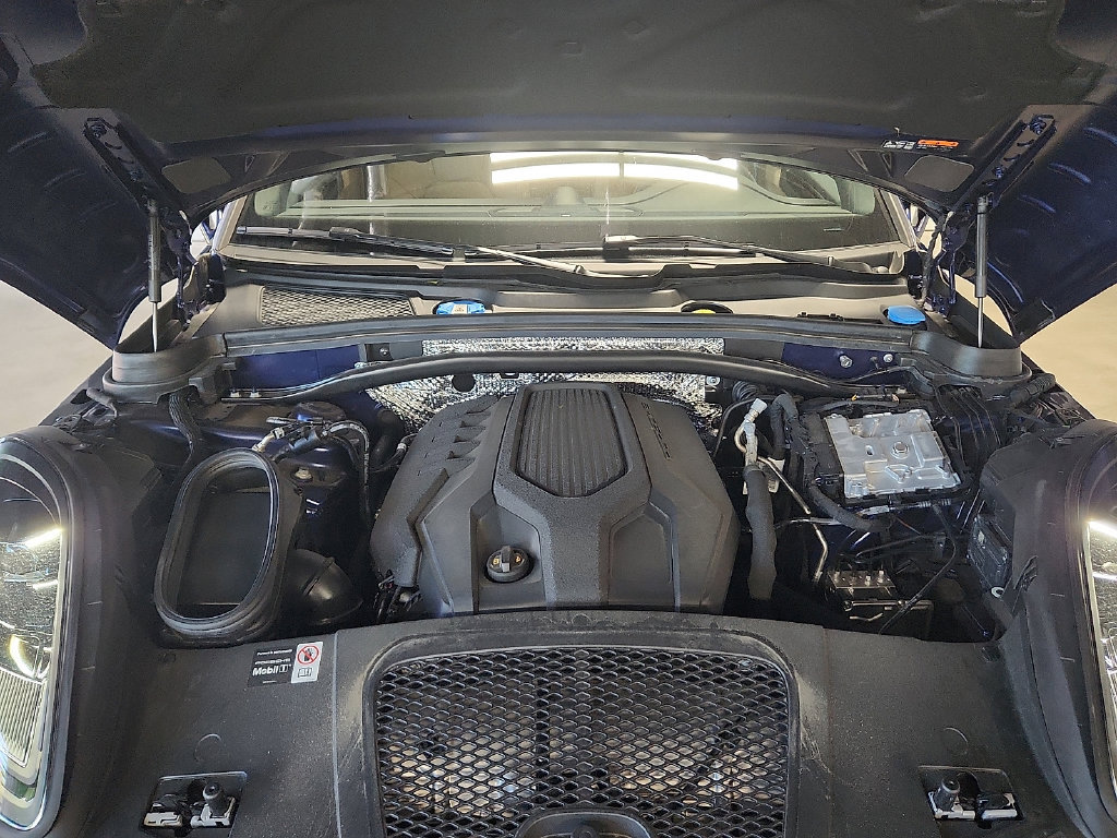 Used 2026 Porsche Macan AWD/4WD image 29