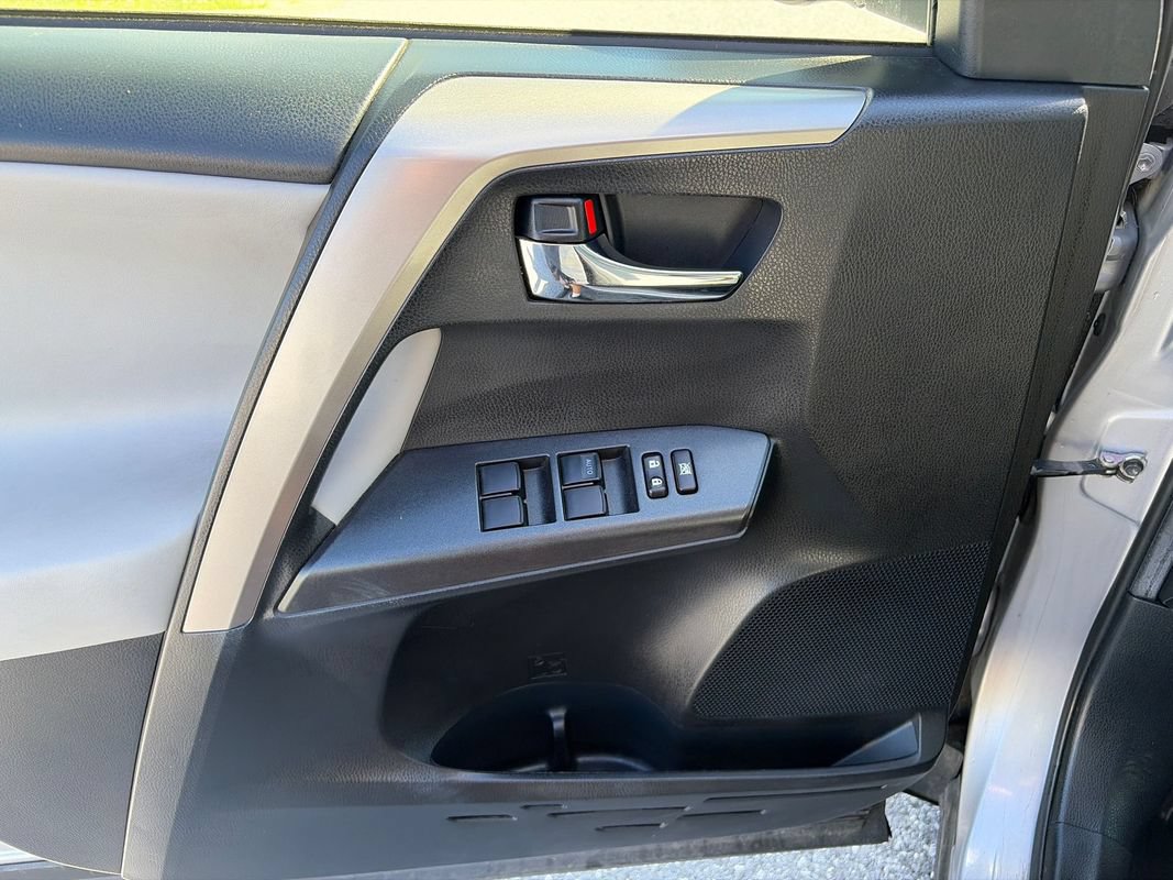 Used 2018 Toyota RAV4 XLE AWD/4WD image 16