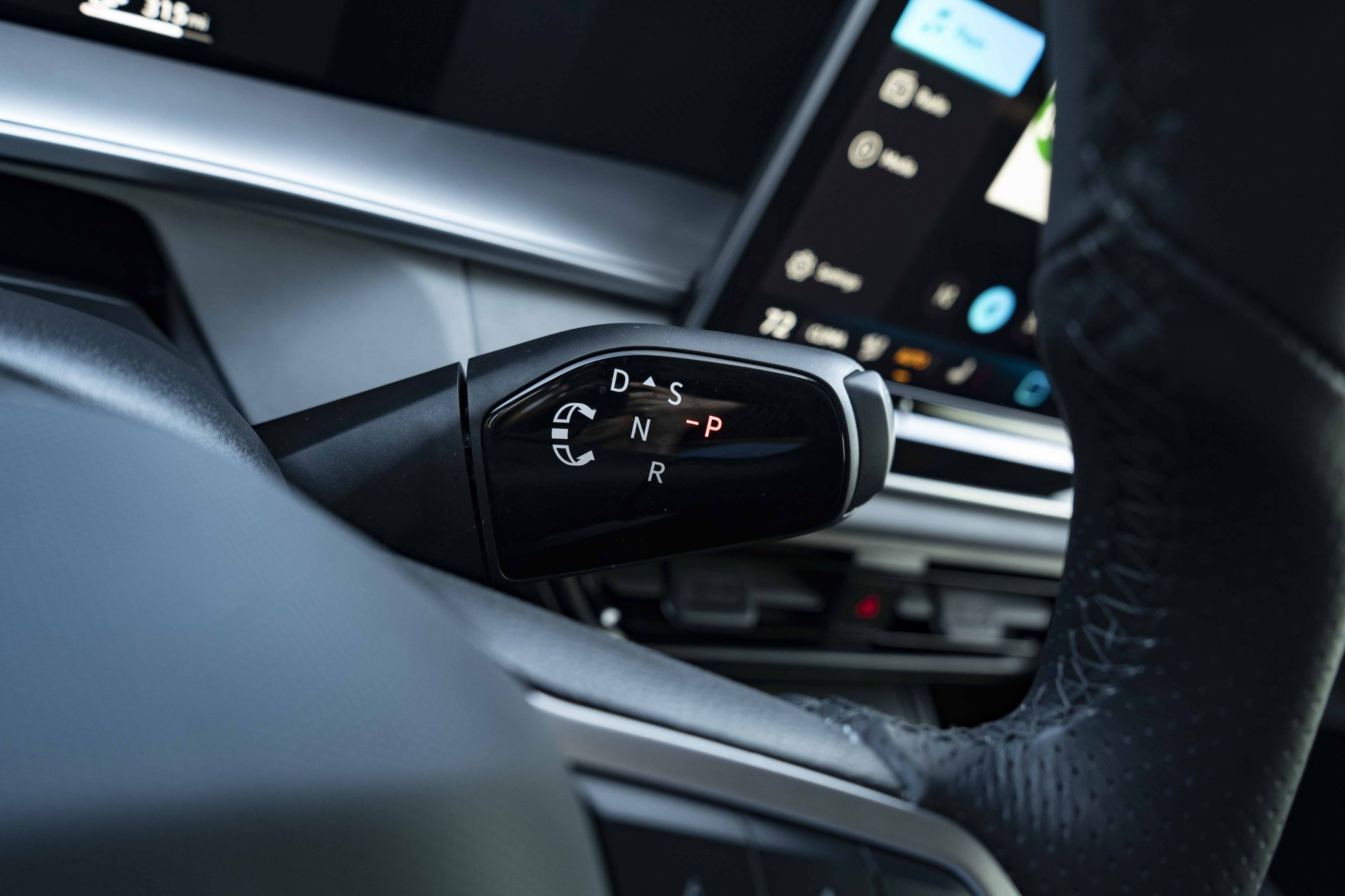 Certified 2026 Volkswagen Tiguan SE R-Line FWD image 23