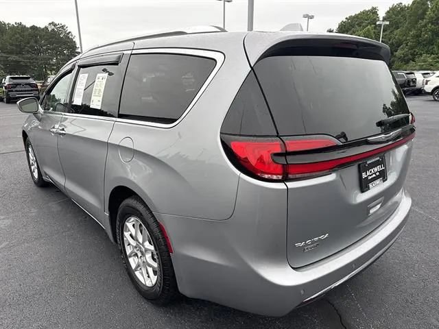 Used 2021 Chrysler Pacifica Touring-L FWD image 4