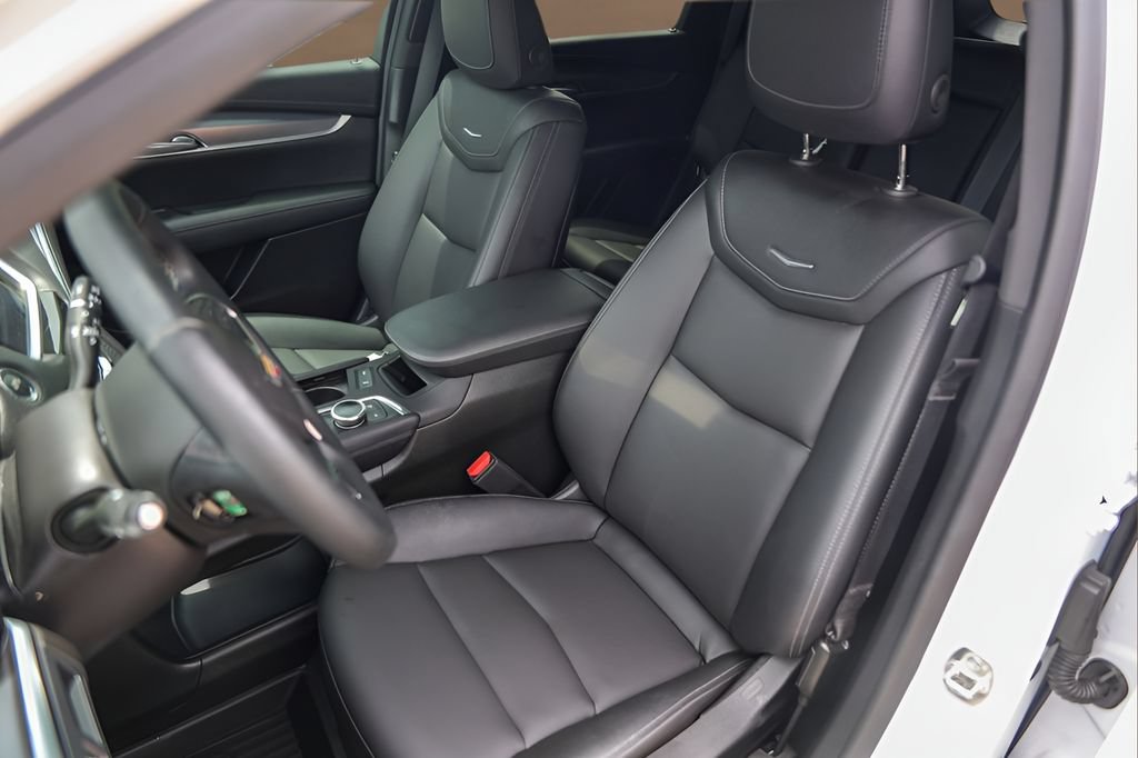 Certified 2024 Cadillac XT5 Luxury FWD image 7