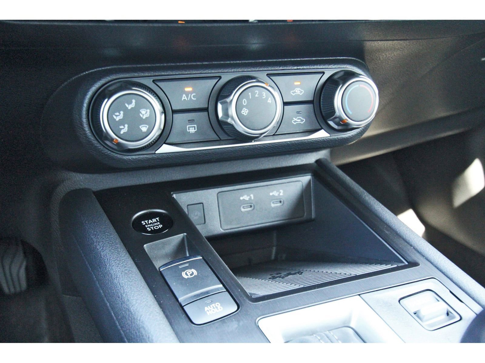 Certified 2025 Nissan Kicks SV image 25