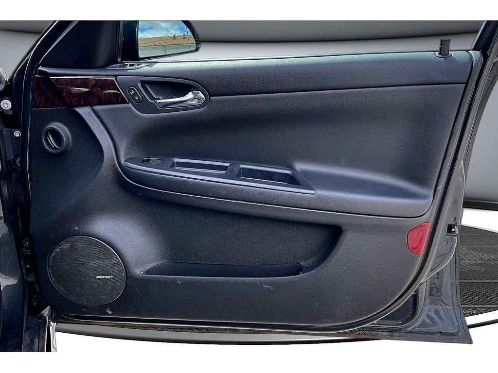 Used 2013 Chevrolet Impala LTZ FWD image 23