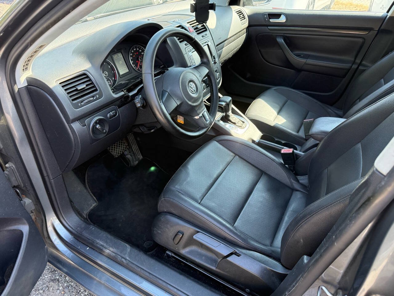 Used 2010 Volkswagen Jetta SE FWD image 16
