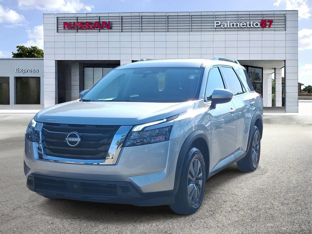 Certified 2024 Nissan Pathfinder SV FWD image 3