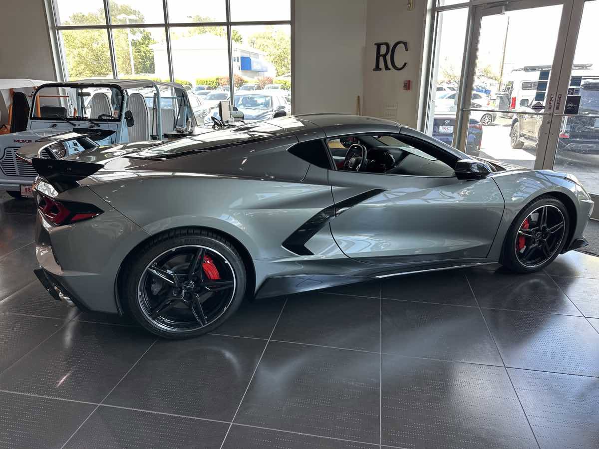 Used 2022 Chevrolet Corvette Stingray Preferred Cpe w/ Z51 Performance Package image 3