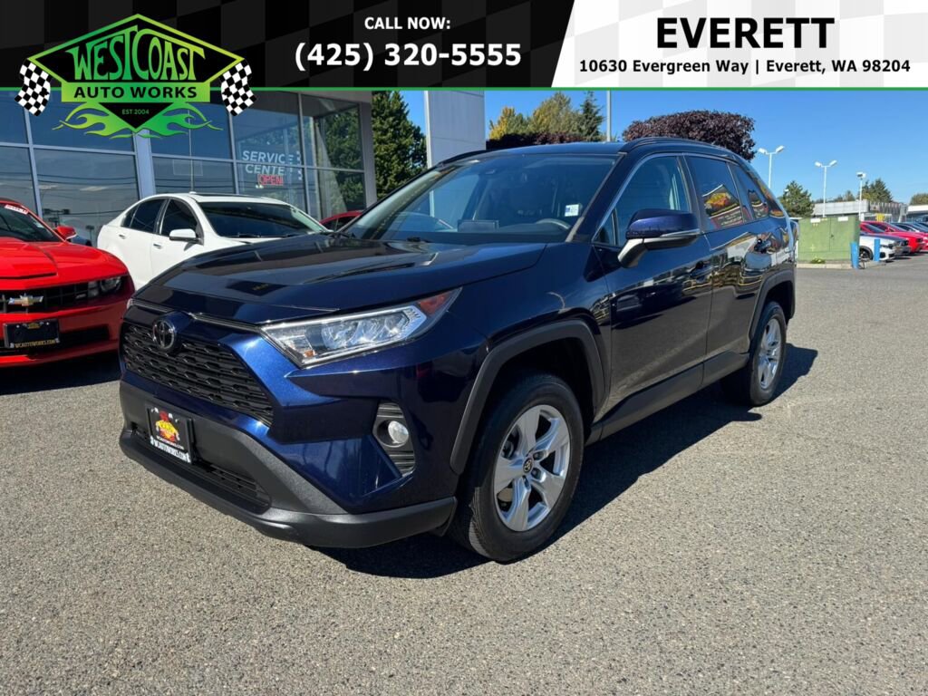 Used 2021 Toyota RAV4 XLE image 1