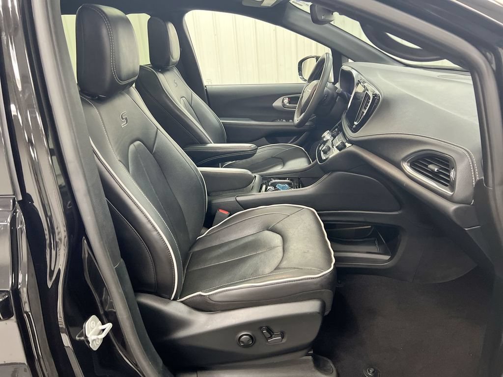 Used 2025 Chrysler Pacifica Limited FWD image 23