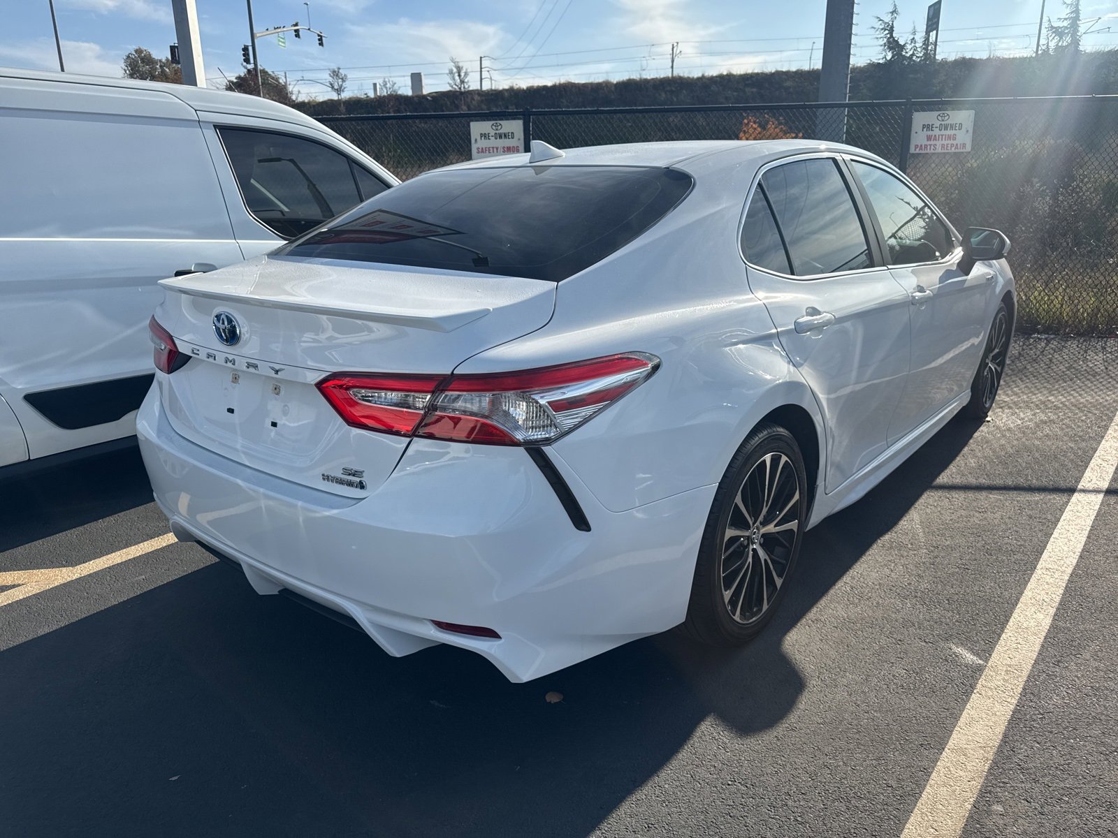 Used 2020 Toyota Camry SE image 2