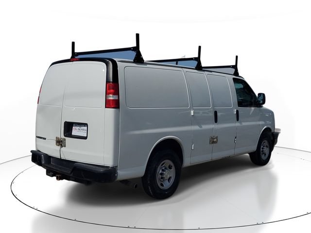 Used 2017 Chevrolet Express 2500 RWD image 4