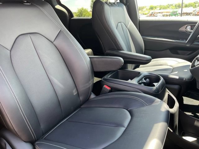 New 2026 Chrysler Pacifica Select AWD/4WD image 28