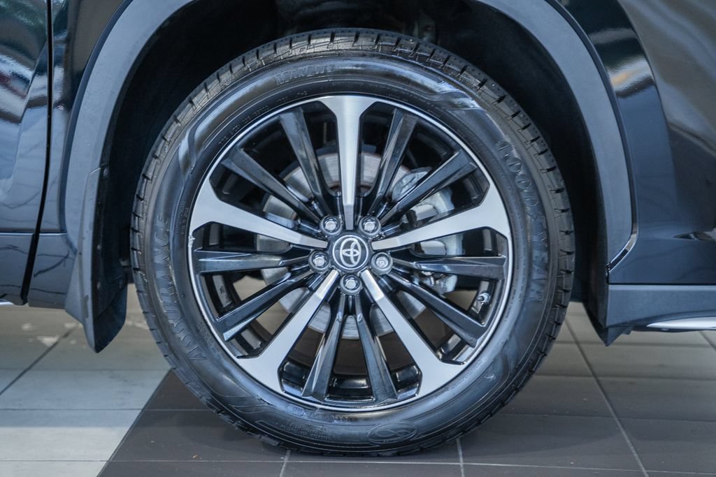 Used 2022 Toyota Highlander XSE AWD/4WD image 10