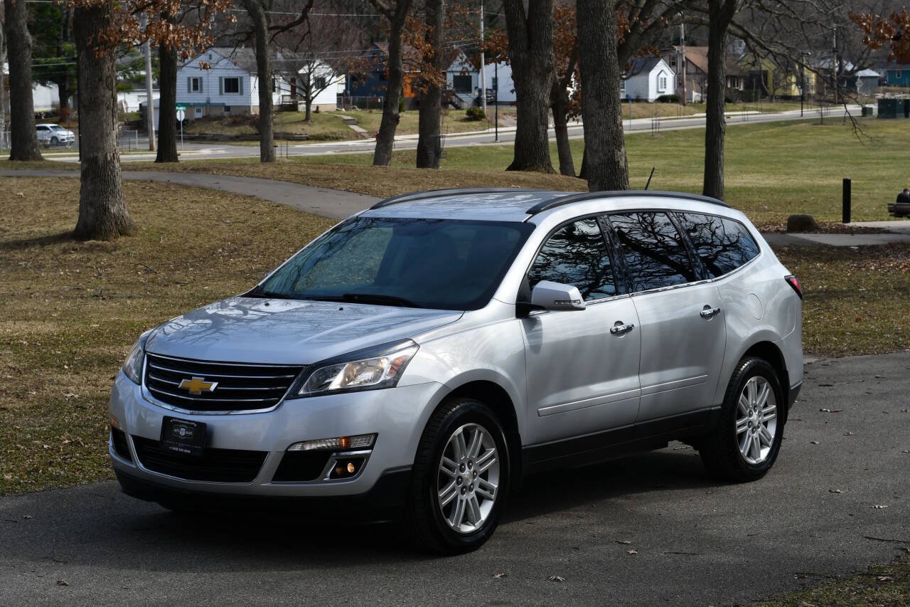 Used 2015 Chevrolet Traverse LT w/ Style and Technology Package AWD/4WD image 3