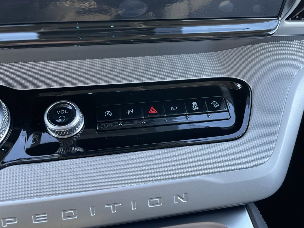 New 2026 Ford Expedition Active image 12