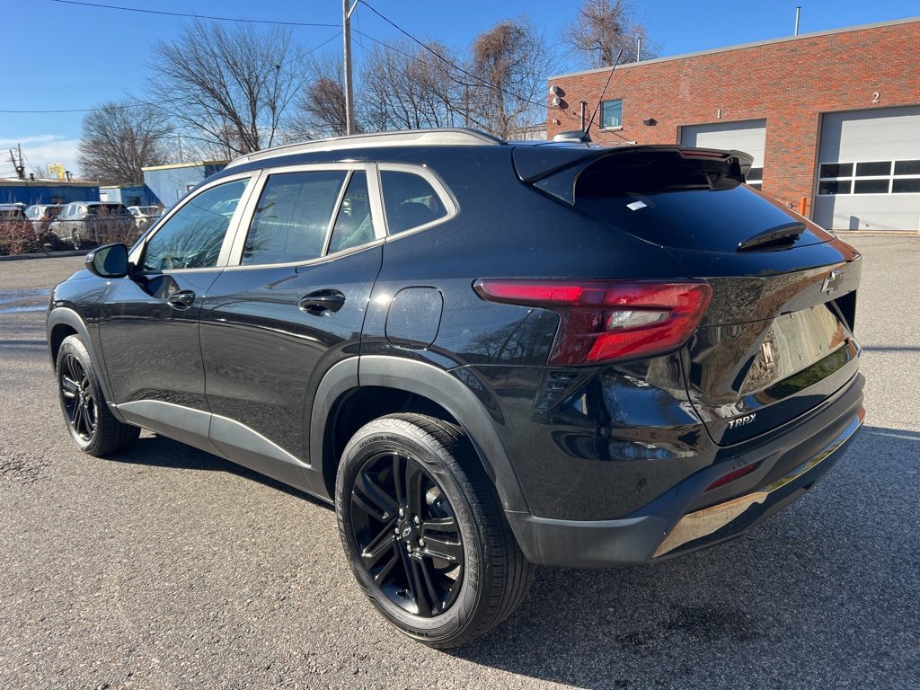 Used 2024 Chevrolet Trax ACTIV w/ Sunroof Package image 3