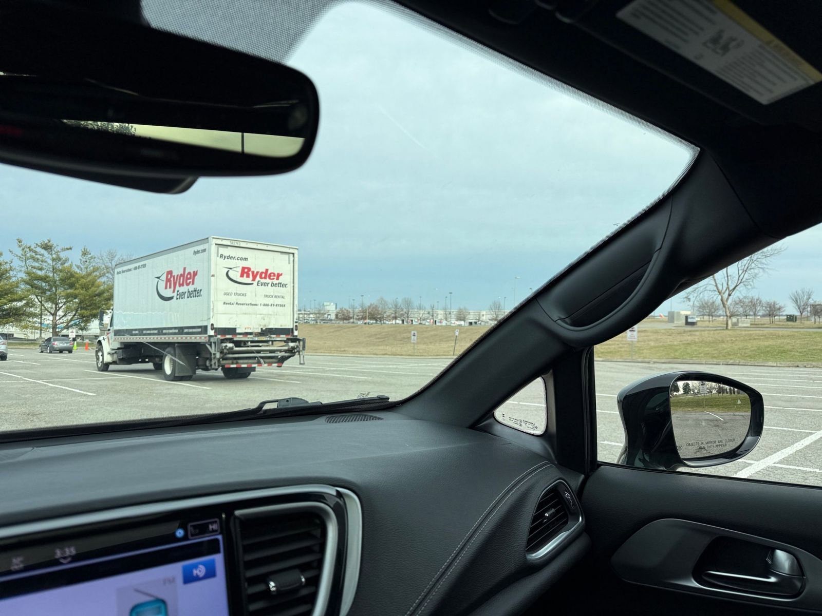 Used 2025 Chrysler Pacifica Limited image 40