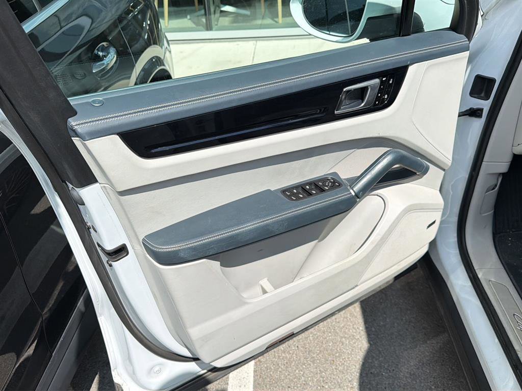Used 2021 Porsche Cayenne AWD/4WD image 10