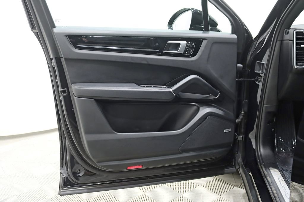 Used 2022 Porsche Cayenne S AWD/4WD image 35