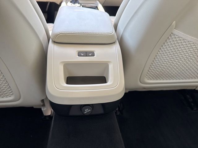 Used 2020 Volvo V60 T5 Cross Country image 17