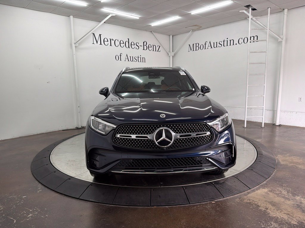 Used 2023 Mercedes-Benz GLC 300 4MATIC image 2