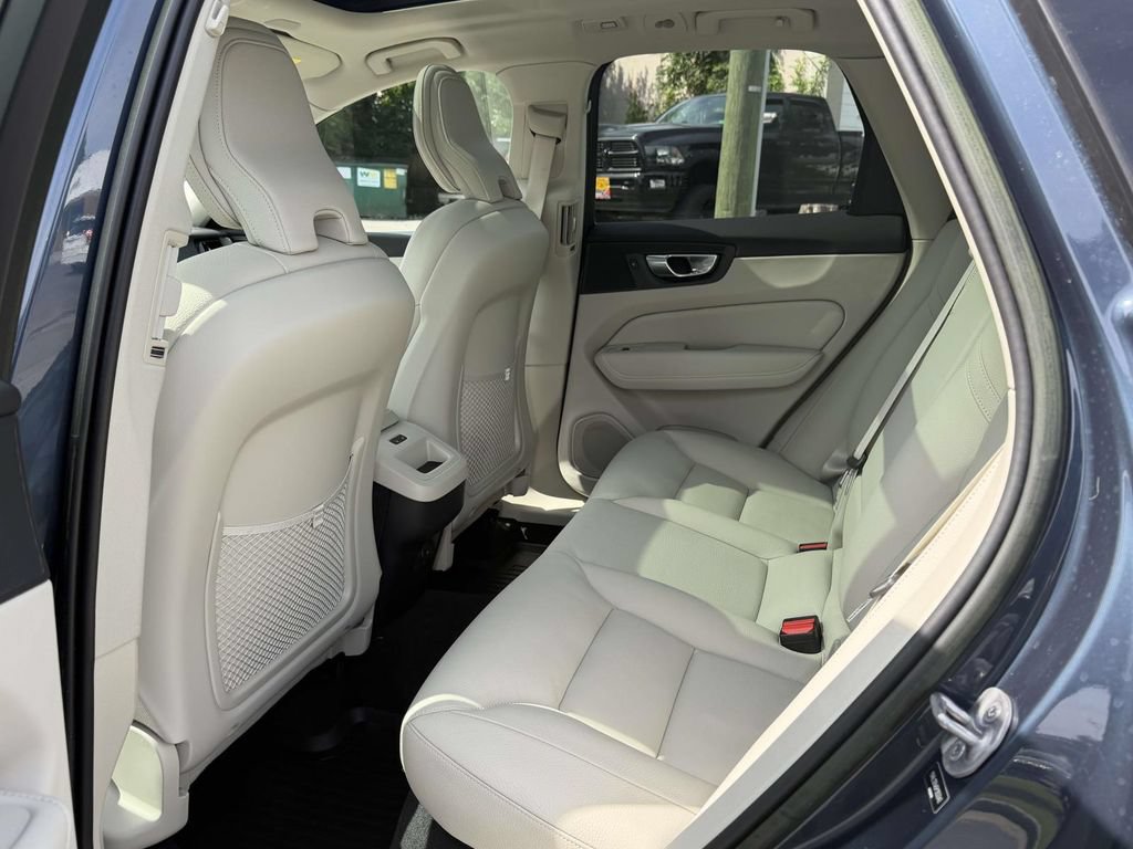Used 2023 Volvo XC60 B5 Plus w/ Climate Package AWD/4WD image 15