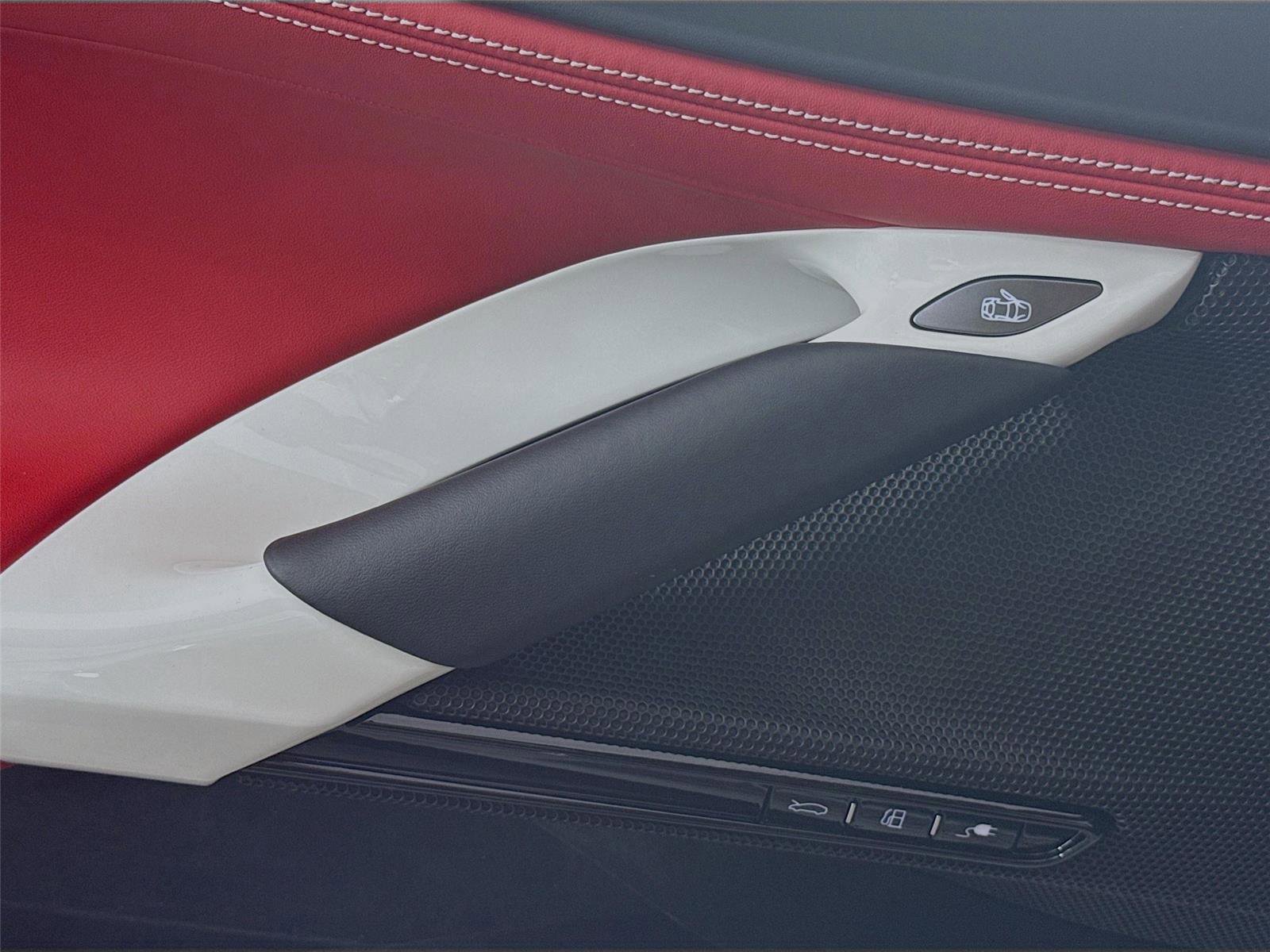 Used 2024 Ferrari SF90 Spider image 26