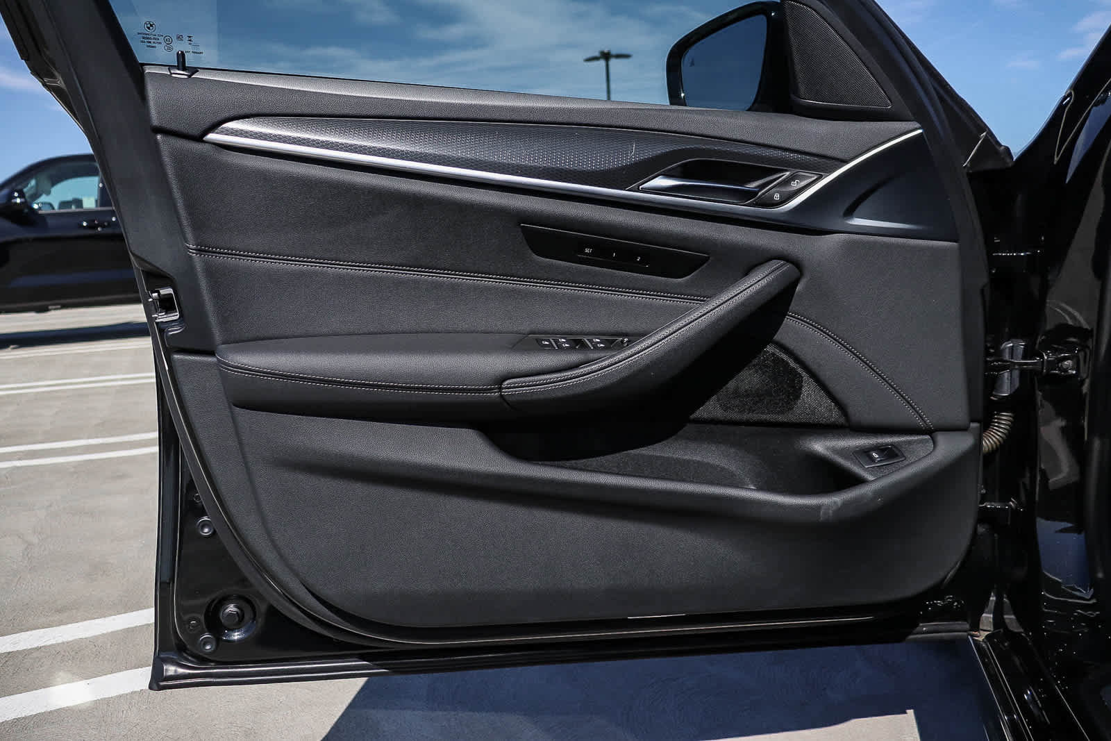 Used 2023 BMW 540i w/ M Sport Package image 29