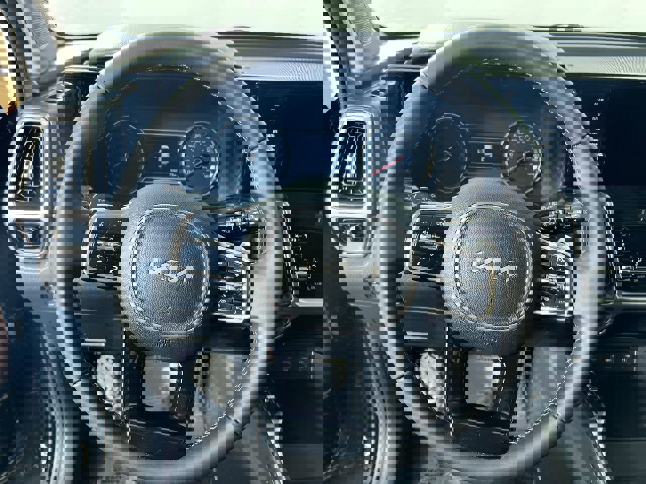 Used 2022 Kia Sorento S image 15