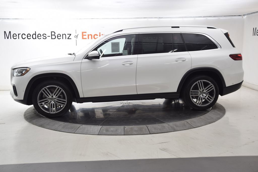 Used 2025 Mercedes-Benz GLS 450 4MATIC image 3