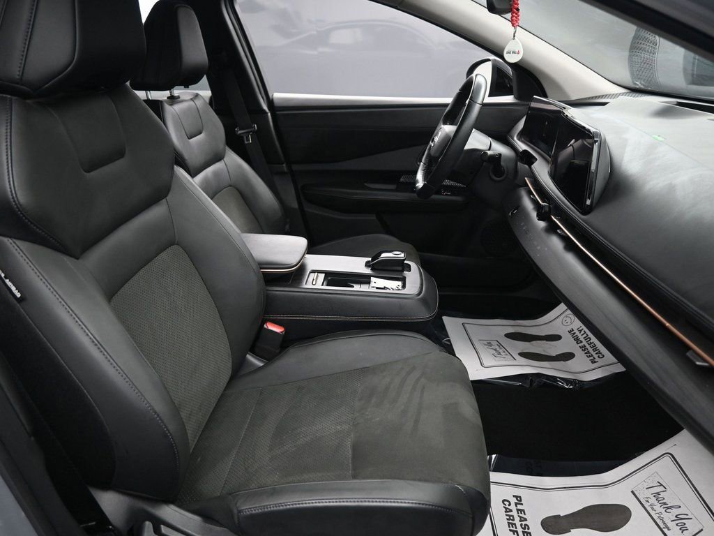 Used 2023 Nissan Ariya FWD image 35