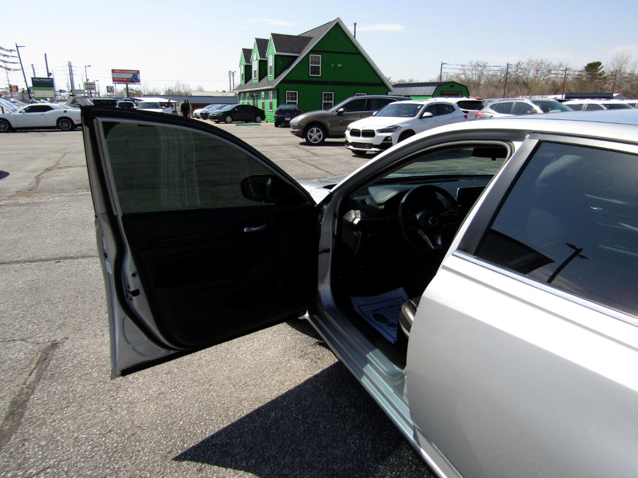 Used 2021 Nissan Altima 2.5 SR w/ SR Premium Package image 17