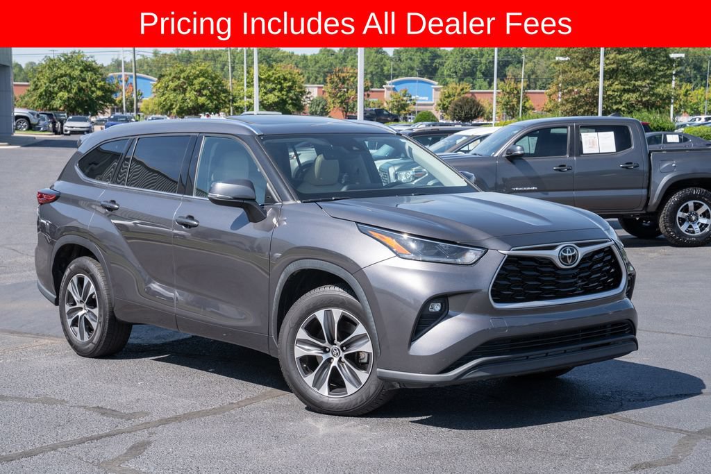 Used 2021 Toyota Highlander XLE FWD video 1