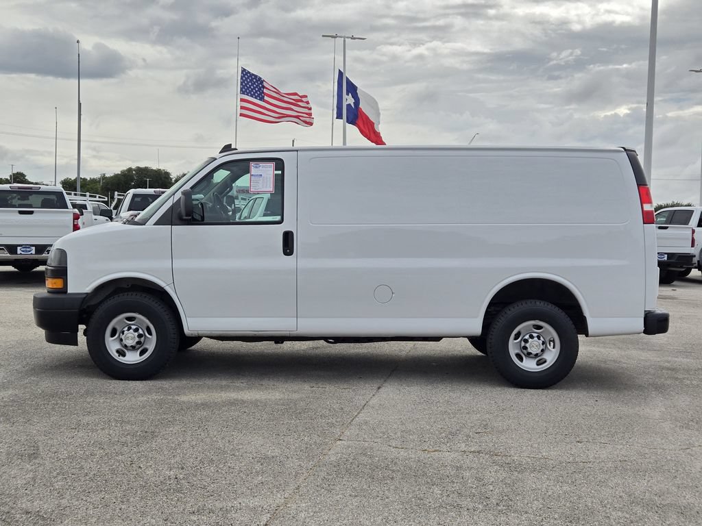 Used 2020 Chevrolet Express 2500 w/ Communications Package RWD image 4