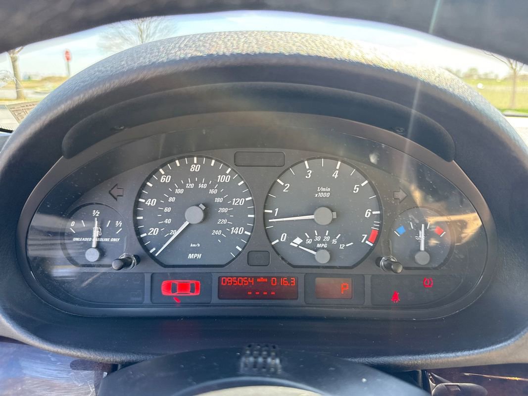 Used 2005 BMW 325Ci Convertible RWD image 24