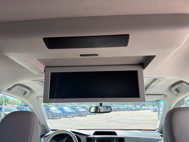 Used 2012 Toyota Sienna XLE w/ Entertainment Pkg FWD image 28