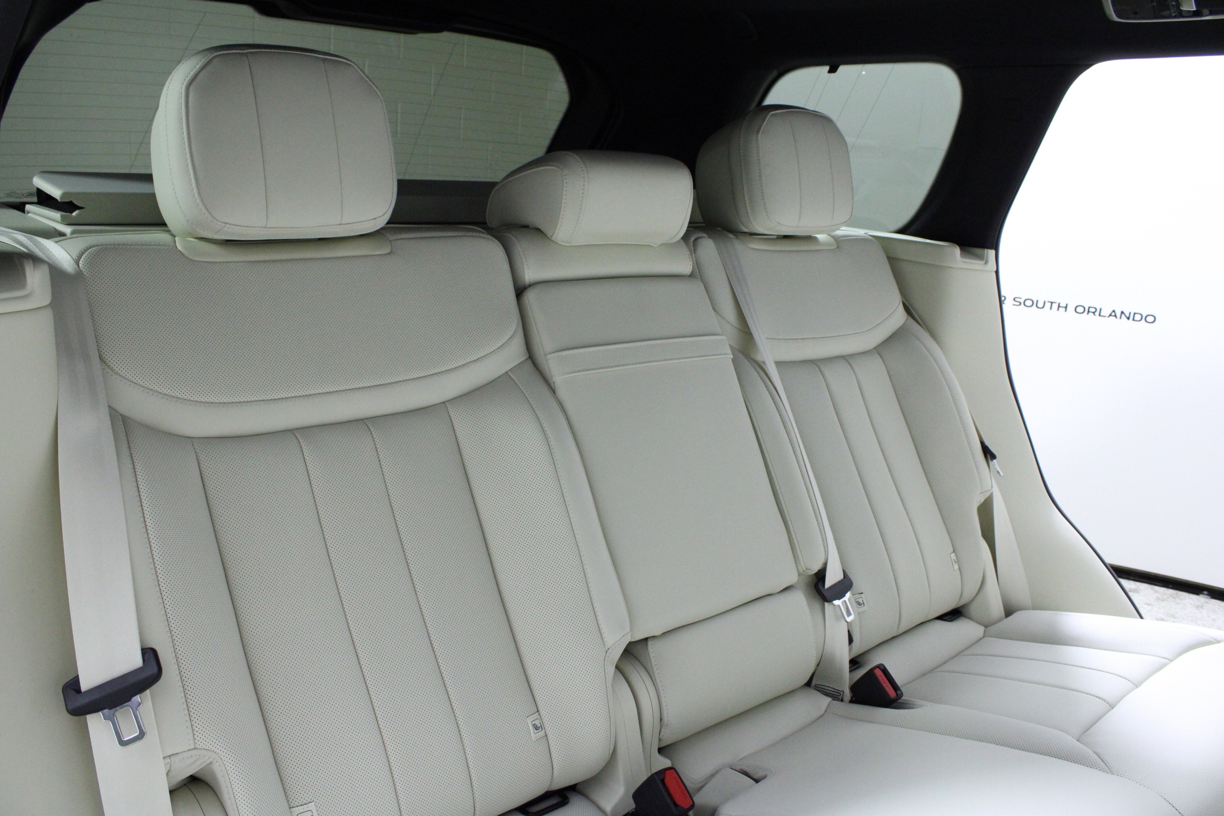 New 2026 Land Rover Range Rover SE image 12