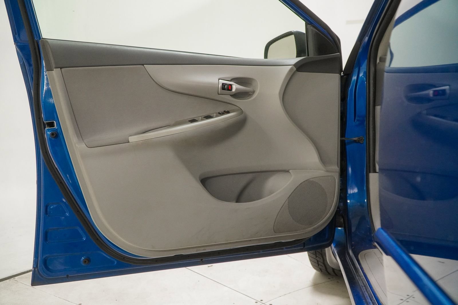 Used 2010 Toyota Corolla LE image 18