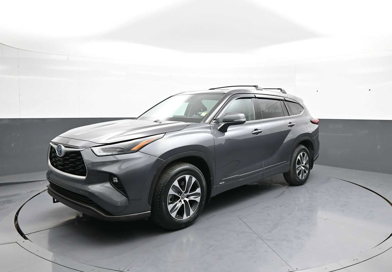 Used 2022 Toyota Highlander XLE AWD/4WD image 9