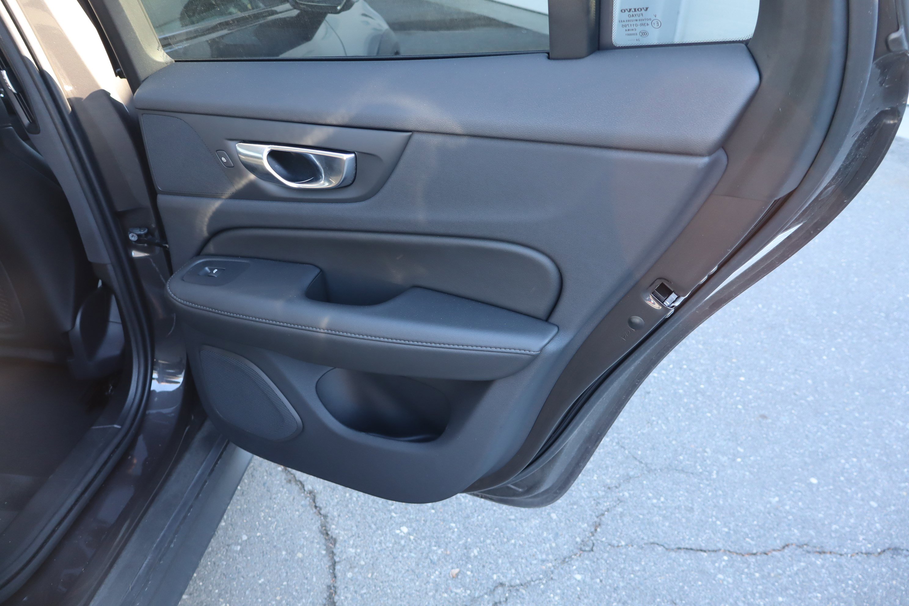 Used 2025 Volvo V60 B5 Cross Country Plus image 33