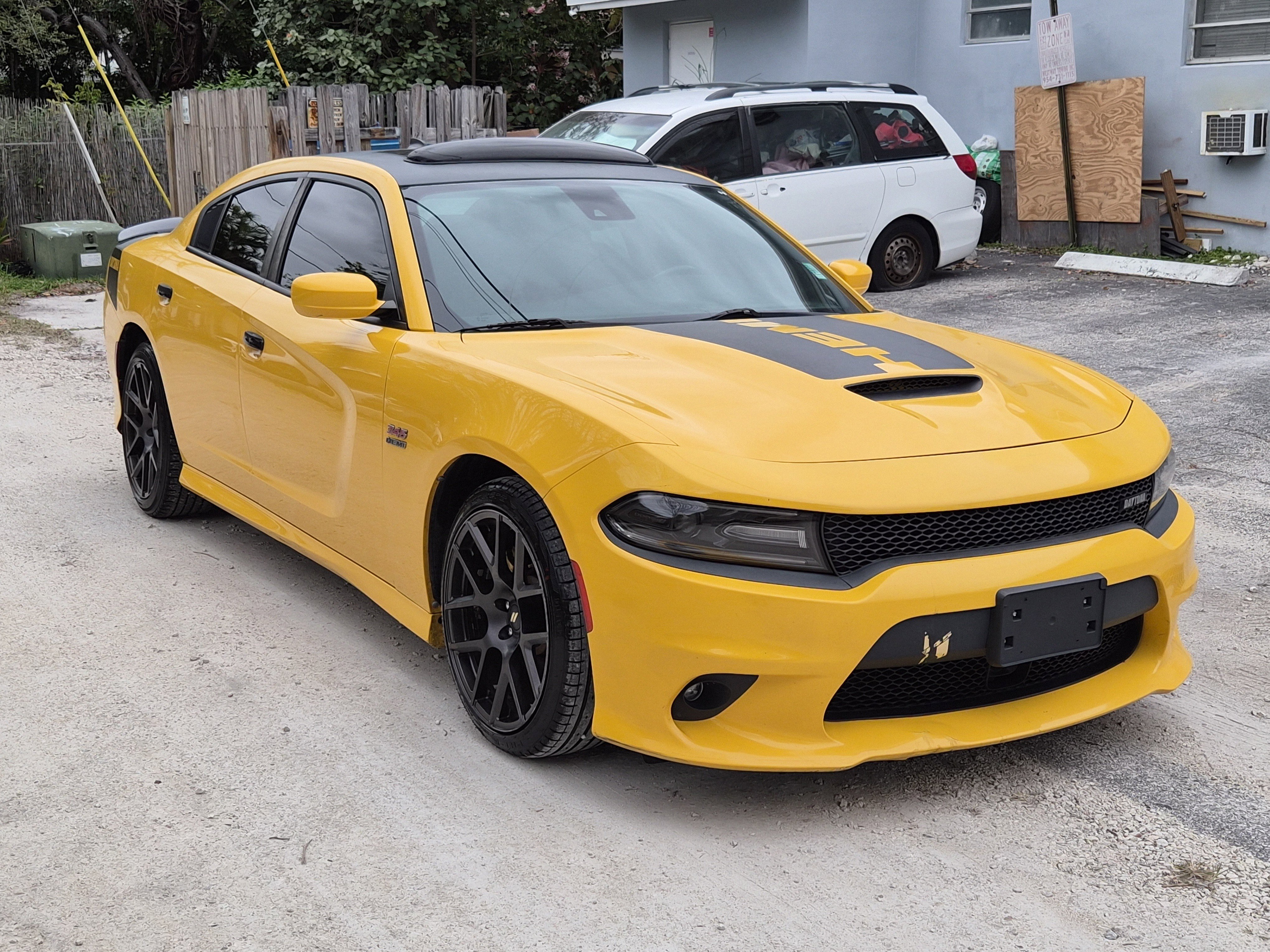 Used 2017 Dodge Charger R/T image 3