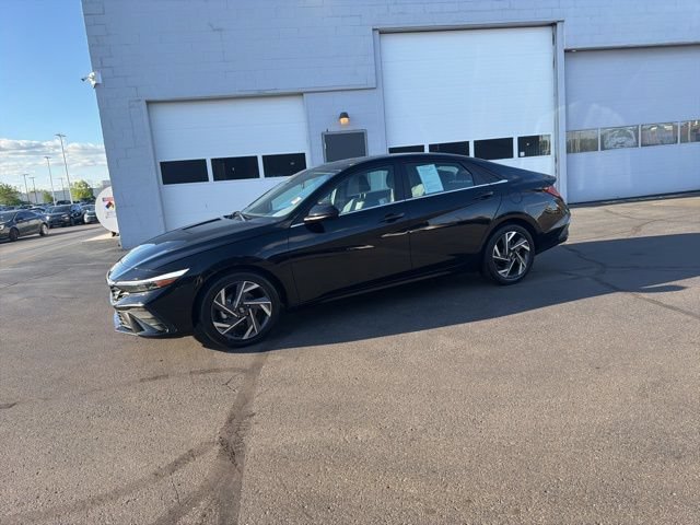 Used 2025 Hyundai Elantra SEL FWD image 16